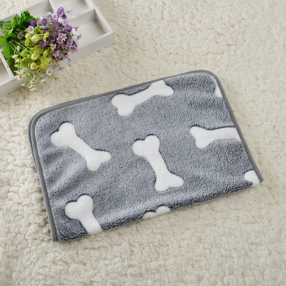 Plush Blanket - Warm Sleeping Blanket for Dogs & Cats.
